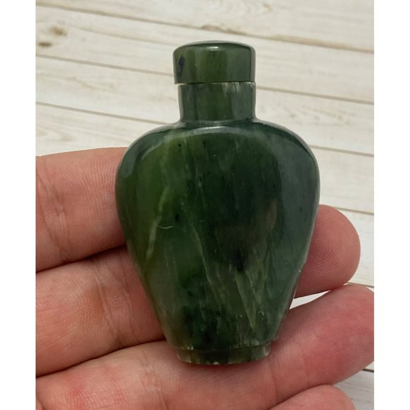19th Century Chinese Spinach Green Jade Snuff Bottle Tapered Spade Form - Picture 9 of 10